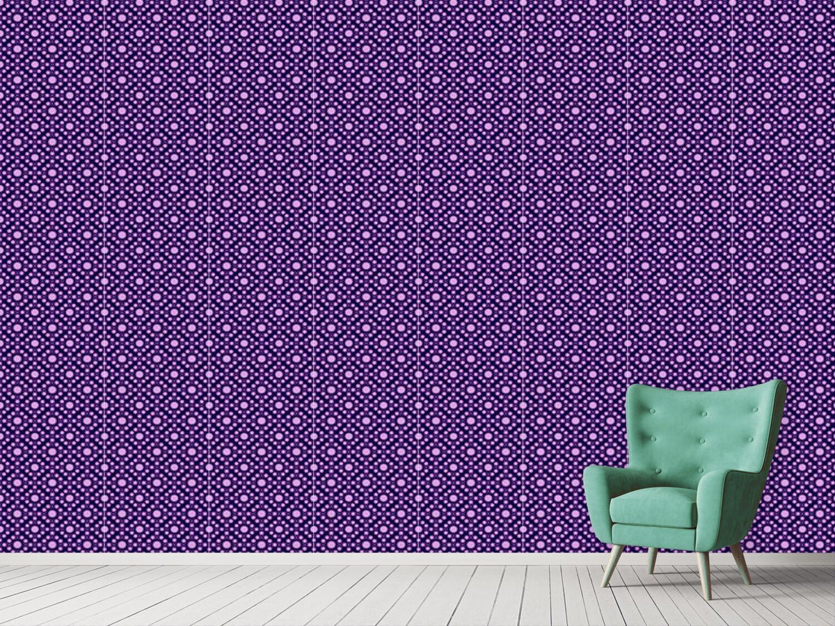 patterned-wallpaper-violet-dots