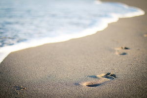 photo-wallpaper-footprints-in-the-sand-on-the-beach