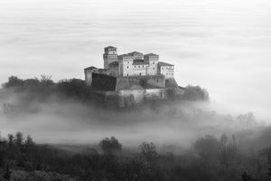 photo-wallpaper-castle-over-the-fog-x