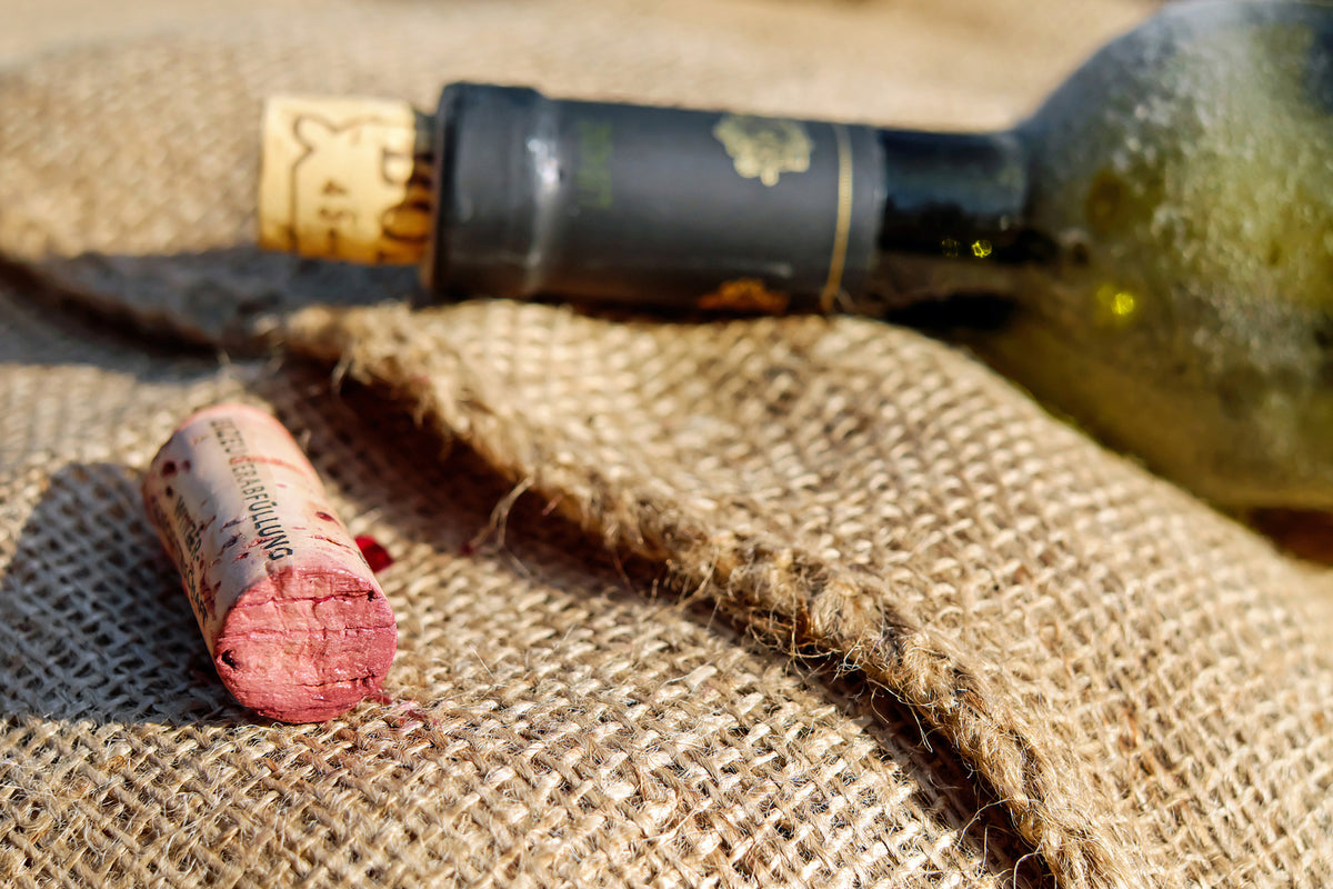 photo-wallpaper-corks-of-red-wine