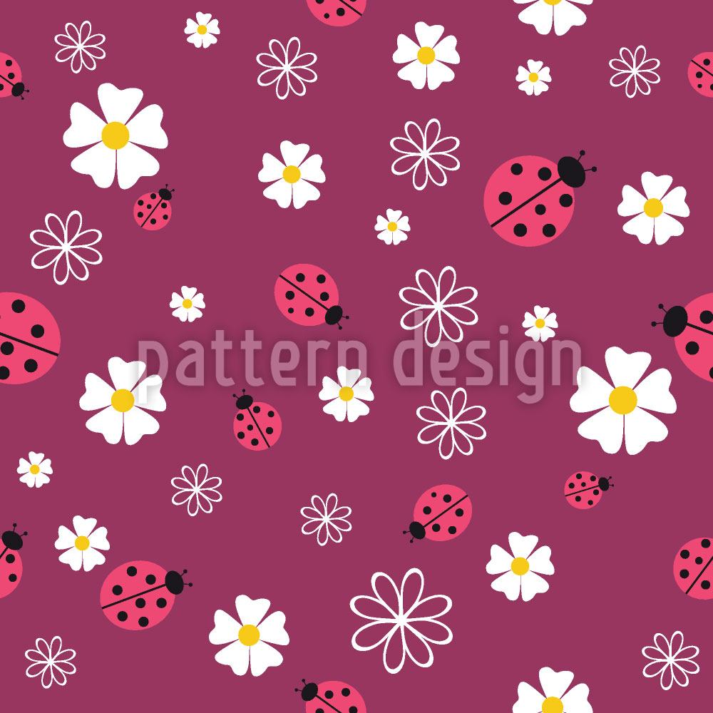 patterned-wallpaper-lucky-ladybugs