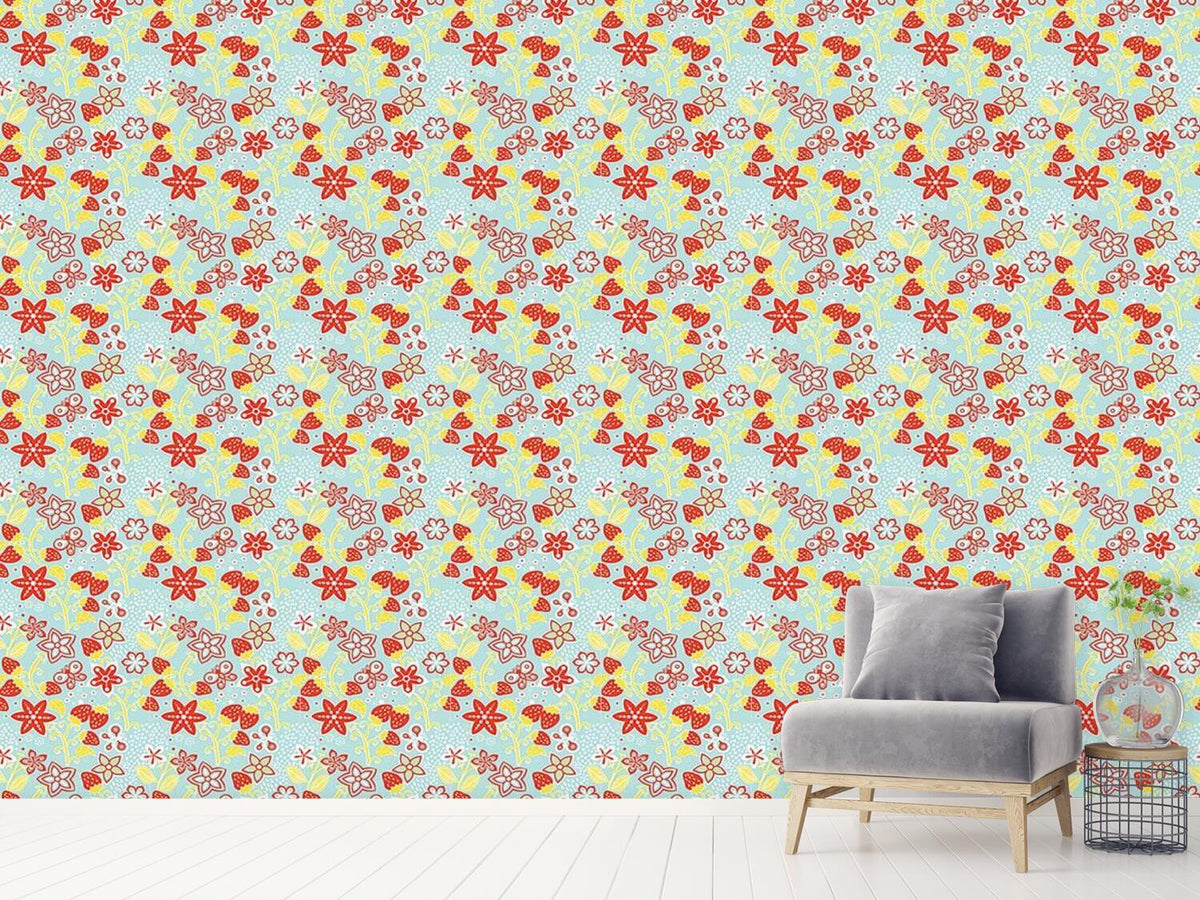 patterned-wallpaper-in-lillys-strawberry-paradise