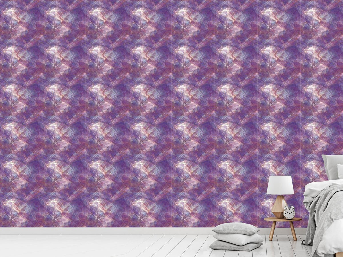 patterned-wallpaper-golden-chain-on-violet-silk