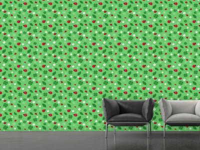 patterned-wallpaper-ladybug-in-luck