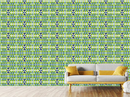 patterned-wallpaper-daysies-crystal-flacons