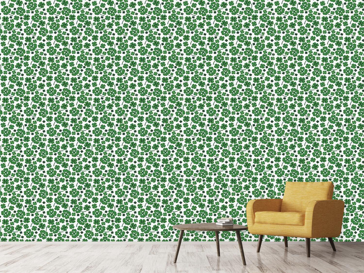 patterned-wallpaper-lucky-clover-white