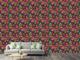 patterned-wallpaper-in-mums-strawberry-paradise