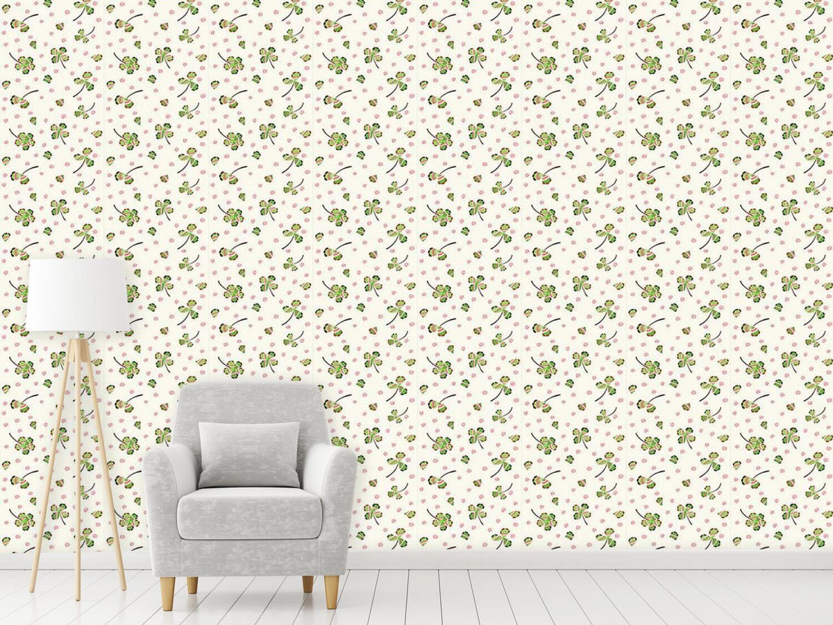 patterned-wallpaper-luck-and-leaf